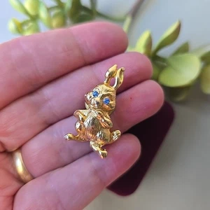 Vintage Avon Gold Tone Easter Bunny Glass Rhienestones Lapel Pin - Picture 1 of 3