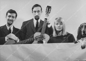 8b20-0467 Peter Paul & Mary Travers portrait 8b20-0467 8b20-0467 - Picture 1 of 1