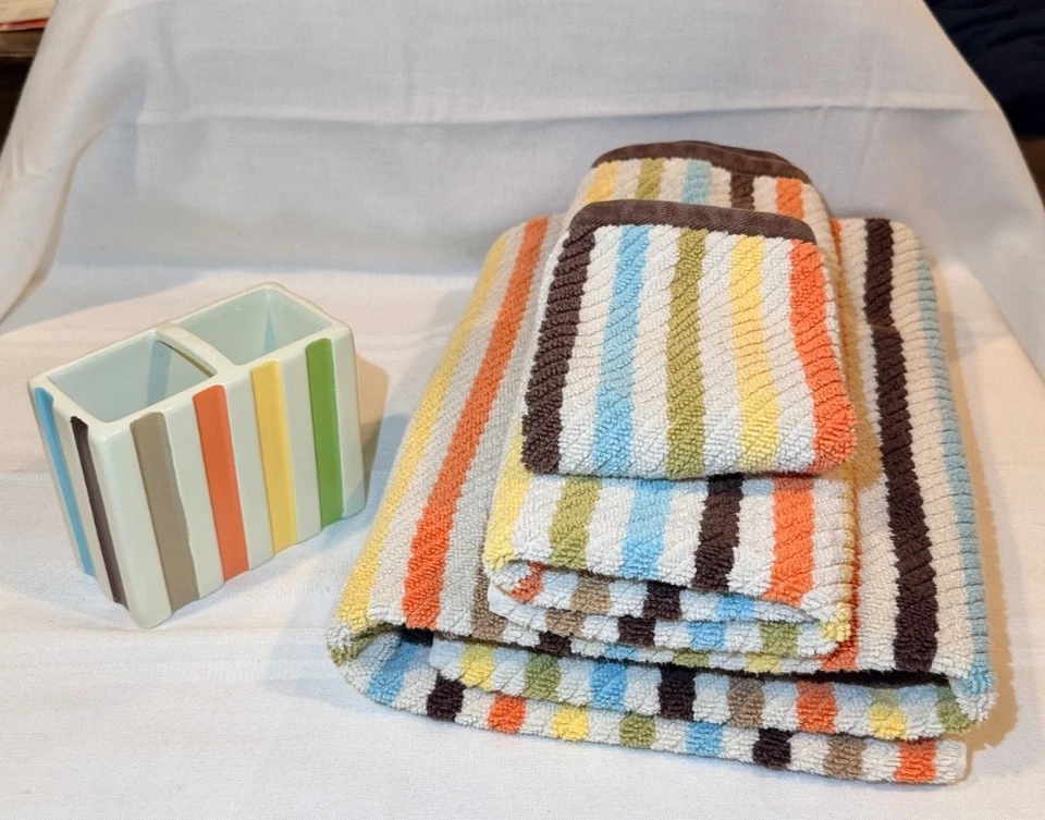 Juego de toallas a rayas Circo 4 piezas 1 baño, 1 toalla de mano, 1 lavado + soporte para cepillo de dientes Foto 1 de 2