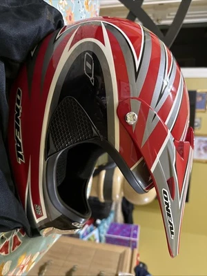 Casco de motocicleta O'Neal WT-546 rojo con gráficos blancos y plateados talla XL 61-62 Foto 1 de 4