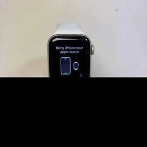 Cinturino sportivo solo GPS Apple Watch SE 2a generazione 40 mm argento alluminio bianco A2722 - Foto 1 di 6