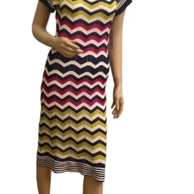 Vestido midi tejido Chevron con estampado de rayas en azul marino, rojo, amarillo y blanco Foto 1 de 4
