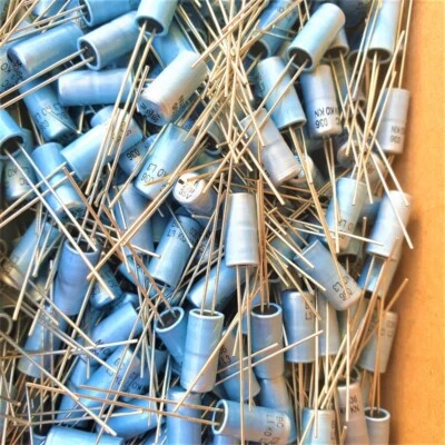 20 PIEZAS NUEVOS CONDENSADORES BC PHILIPS 22UF 35V 036 ALTA GAMA BAJA FUGA PARA AUDIO! Foto 1 de 2