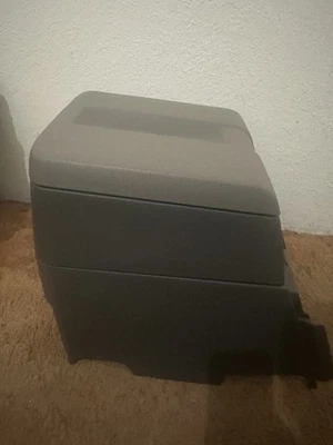 Dodge Ram 2006 caqui consola comercial Foto 1 de 4