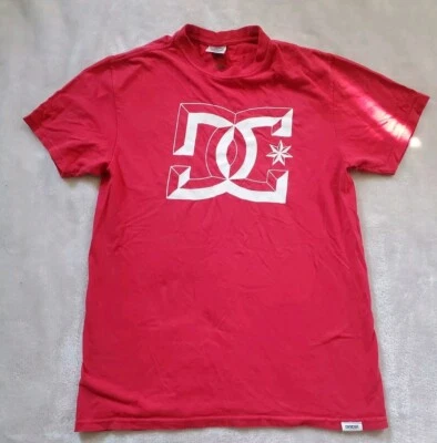 Camiseta DC Shoes Mediana Colección Dyrdek Roja Foto 1 de 4