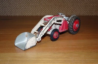 Corgi 53 Massey Ferguson 65 Tractor with Shovel Original Model 09758 - Image 1 of 4