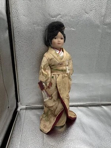Vintage 16 Zoll japanische Porzellanpuppe Geisha. Kleid und Sandalen - Bild 1 von 14