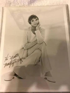 MARY TYLER MOORE Hand Signed Photo - Picture 1 of 1