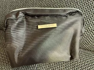 GIORGIO Armani - Qatar Amenity Kit First Class, Reiseutensilien, Charity - Bild 1 von 3