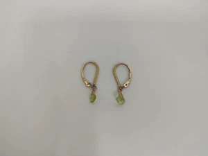 Pendientes de peridoto de oro de 14 quilates con cierre de palanca - Imagen 1 de 4