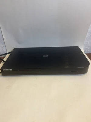 Samsung Blu-Ray 3D DISC Player BD-F5900 Tested Working NO REMOTE - Image 1 of 3