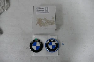 BMW  , 2 x BMW Plakette Neu u. original , 82 mm , BMW 7463692 u. 5A24577 - Bild 1 von 5