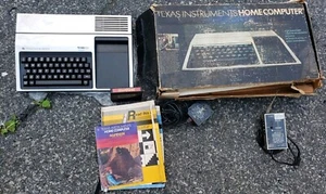VINTAGE Texas Instruments TI-99/4A Black/Silver w/ Box and Power Adapter - Bild 1 von 7