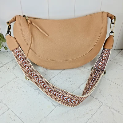 Bolso ANTHROPOLOGIE Urban Originals Luna holgado media luna rubor vegano Foto 1 de 4