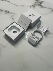 Apple AirPods Pro 2ème génération avec étui de chargement sans fil MagSafe - Blanc - Photo 1 sur 7