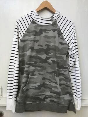 Maurices 女式绿色迷彩白色黑色条纹袖扣帽衫 XS 码 — 第 1/3 张图片