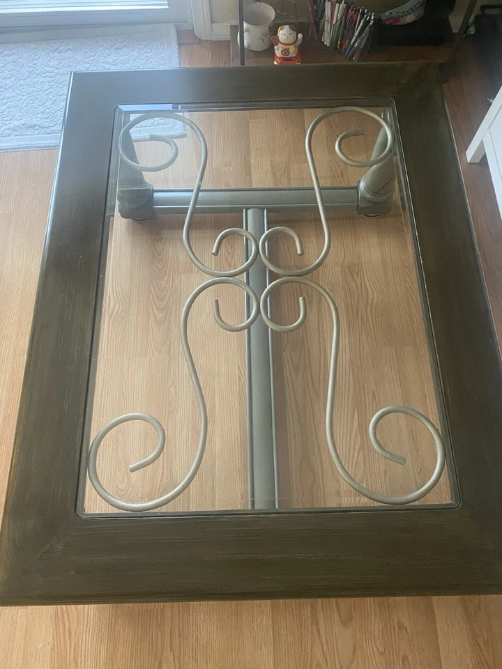 Mesa de centro de colección con tapa de vidrio y diseño de hierro con marco de imitación y madera real Foto 1 de 4