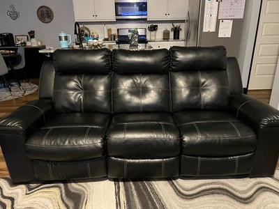 Ashley - Sofá y sofá de dos plazas negro Foto 1 de 4