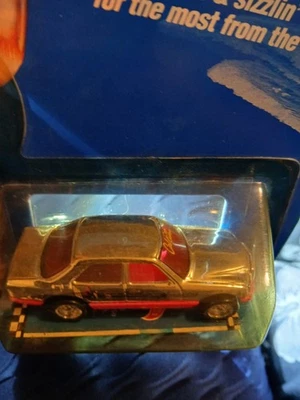 1989 Hot Wheels CC Mercedes 380 SEL  CHROME/PINK w Dog RARE!! - Image 1 of 4