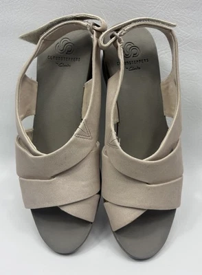 Clarks CloudSteppers NUEVA Sandalia Cuña Brillante Caddell en Champagne. Mujer 8,5 W Foto 1 de 4