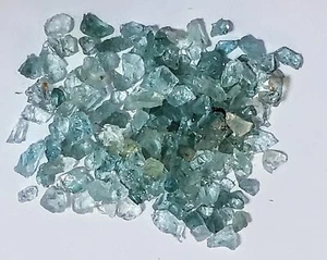 Aquamarin: Konvolut kleiner Rohsteine 3-7mm -blau - transparent 20gr. - Bild 1 von 3