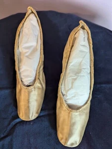 ORIG ANTIQUE 1850's - 1860's WOMENS SATIN DRESS SHOES - Picture 1 of 6