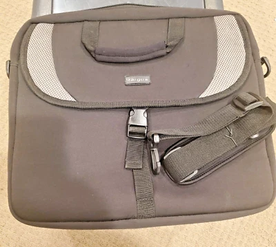 Bolsa carteiro Targus Laptop Sleeve cinza e preto neoprene (CVR200-10) - Imagem 1 de 4