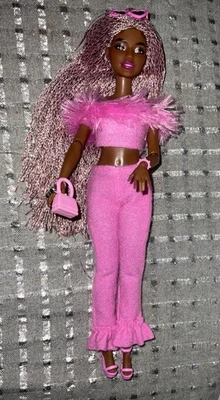 Muñeca Barbie Estilo Deluxe #4 en Traje Barbiecore Rosa y Marrón Trenzas ¡Bonito! Foto 1 de 4