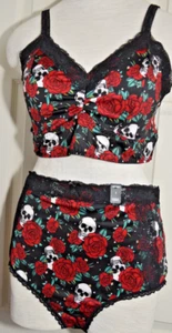 2 Torrid Curves Schwarz Rot Rosen Totenkopf Slip Bralette Dessous Set Größe 1 XL 2021 - Bild 1 von 11