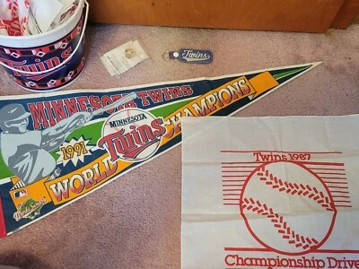 MLB 1991 Minnesota Twins Set Of Baseball Pennant, Ring, Keychain, Bucket, Hankys - Image 1 of 4