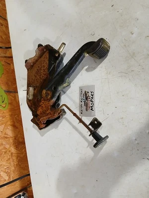 81-93 1ª Generación Dodge D150 W250 Plymouth Ram Cargador Pedal de Freno de Emergencia  Foto 1 de 3