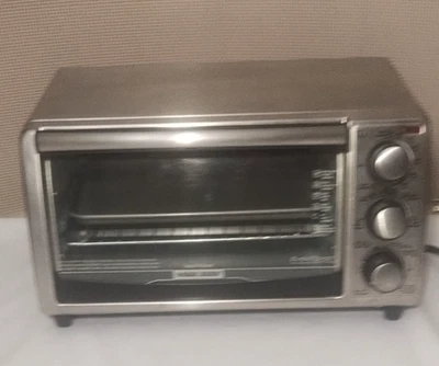 Horno tostado R de acero inoxidable Black & Decker con tecnología EvenToast TO1373SSD Foto 1 de 4