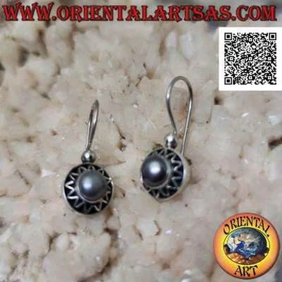 Orecchini Argento 925‰ monachella con perla grigia su montatura tonda traforata  - Immagine 1 di 4