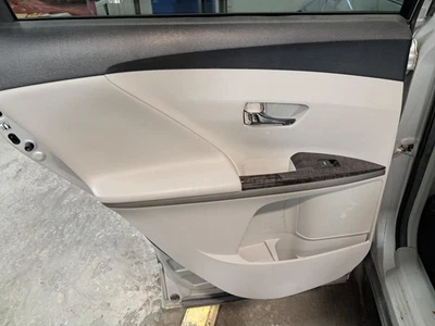 2013 Toyota Venza Left Rear Door Panel Trim Tan OEM Used 99000 Miles Foto 1 de 4