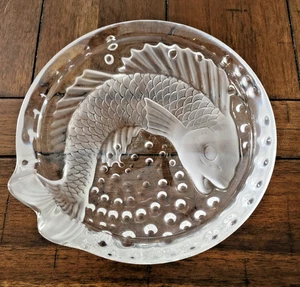 Cenicero de cigarros Lalique Francia firmado 6 1/4" pez koi esmerilado cristal redondo bonito - Imagen 1 de 7