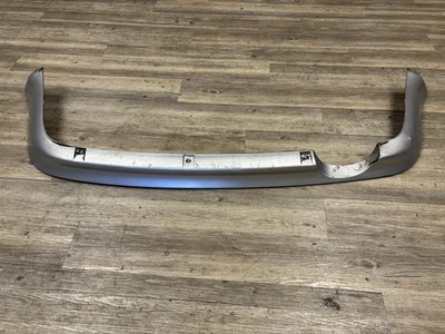 Оригинальный серебристый клапан заднего кромочного бампера Audi S4 B5 97-02 б/у 8D0 807 521 A Reflex - Изображение 1 из 4