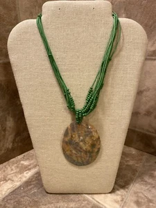 Costume Jewelry Abalone similarity green beeded Necklace New - Picture 1 of 4