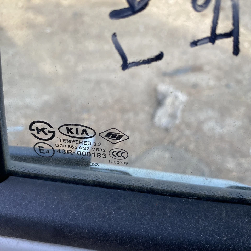 Vidro de janela de ventilação traseira esquerda usado serve: 2017 Kia Forte Sedan traseiro esquerdo grau A - Imagem 1 de 1