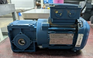 🤪 SEW EURODRIVE .5 HP GEAR MOTOR 230/460V 1.14A 3Ø 8.2:1 .33 HP 1700 RPM - Picture 1 of 7