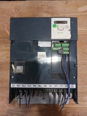 SCHNEIDER ELECTRIC ATV312HD11N4 15HP 11kW VFD USADO - Imagem 1 de 4
