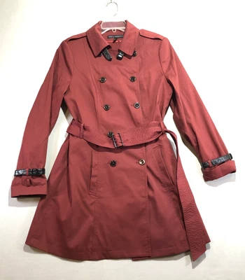 Gabardina de doble botonadura White House Black Market para mujer grande tinto vino Foto 1 de 4