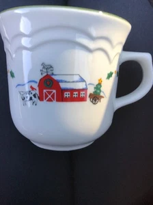 White Pfaltzgraff Embossed Mugs "Snow Village" Christmas Barnyard Cow & Angel - Bild 1 von 4