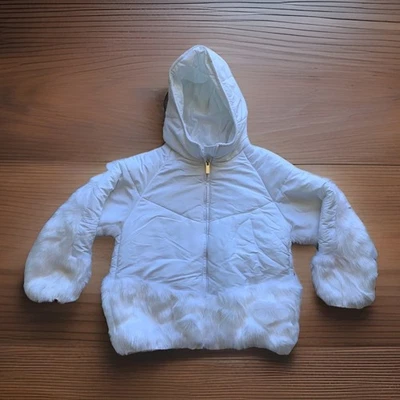 Chaqueta acolchada forrada aislada de piel sintética blanca talla L forrada nueva sin etiquetas Forever 21 usada en excelente estado Foto 1 de 4