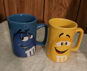 M&M Lot of 2 Mugs Blue and Yellow 3D effect official licensed 2011 - Picture 1 of 7