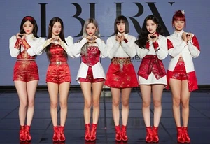 (G)I-DLE v3... Affiche K POP différentes tailles - Photo 1/1