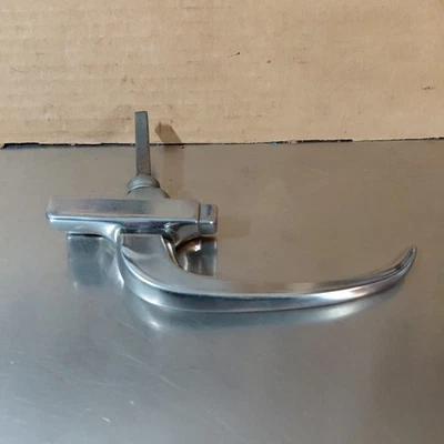 Manija de puerta exterior delantera/derecha Studebaker Champion 1942-1946 nuevo en stock Foto 1 de 4