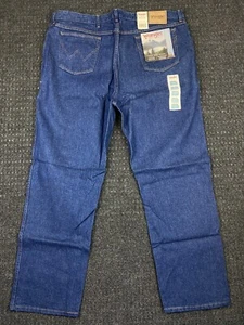 Mens Wrangler Jeans Rugged Wear Classic Fit Size 46 x 32 New With Tags 39902PW - Picture 1 of 9