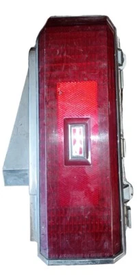 Oldsmobile Cutlass Supreme 1981-1988 luz trasera lámpara lente derecha OEM genuino GM Foto 1 de 4