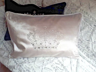 Dekokissen,"Viktoria ",Samt,Beige,Strasssteine,Krone,40x60cm,Elegant-Luxuriös - Bild 1 von 4