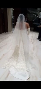 Wedding dress - Picture 1 of 9